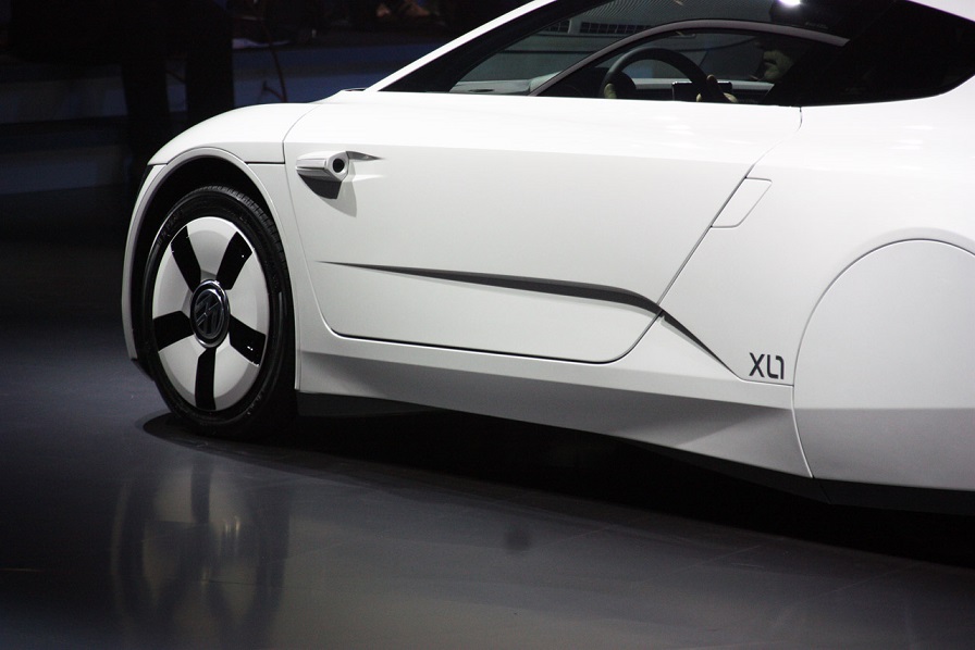 010-volkswagen-xl1-geneva-2013.jpg